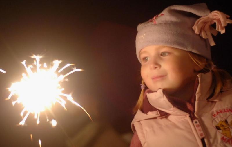 Ура, каникулы! Пиротехника, которую можно запускать с детьми - Бодайбо | bodajbo.salutsklad.ru